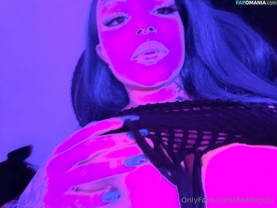 Daddiejuju / Earth2julisa Naakt OnlyFans  Gelekte foto #2