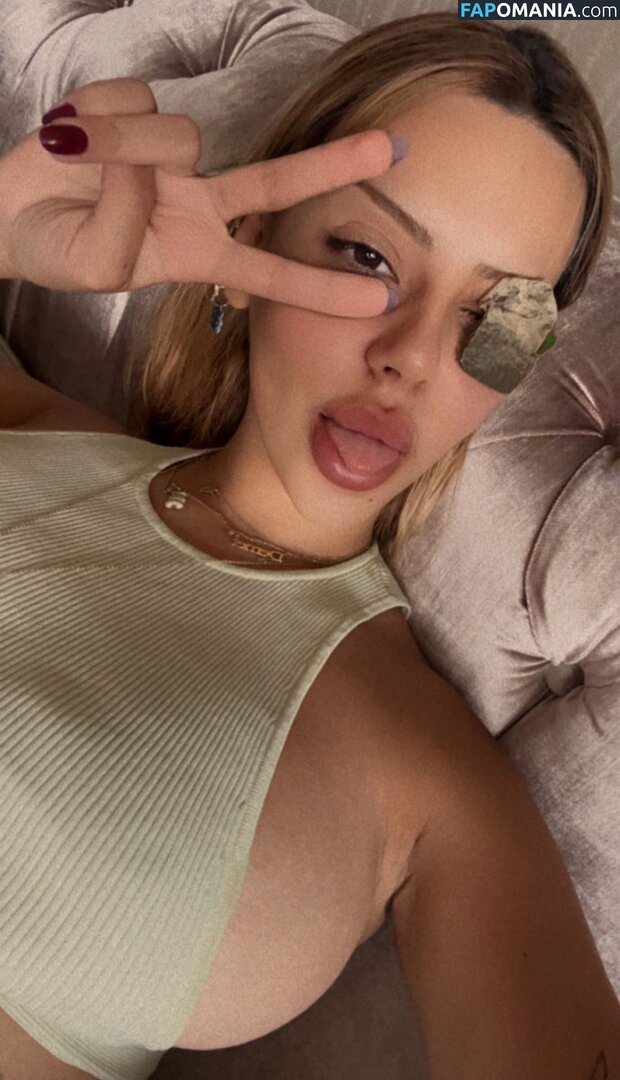 Demet Öztürk Naakt OnlyFans  Gelekte foto #1