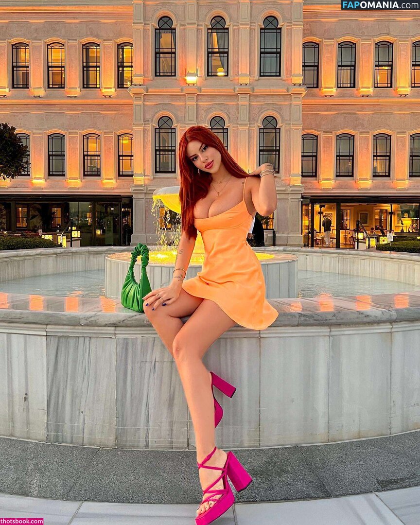 Demet Öztürk Naakt OnlyFans  Gelekte foto #5