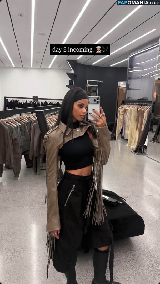 Ella Balinska / ellabalinska Naakt OnlyFans  Gelekte foto #12