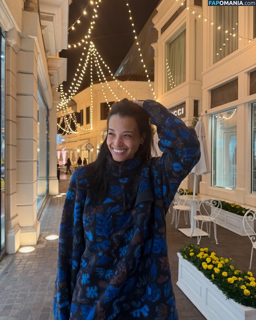 Ella Balinska / ellabalinska Naakt OnlyFans  Gelekte foto #14