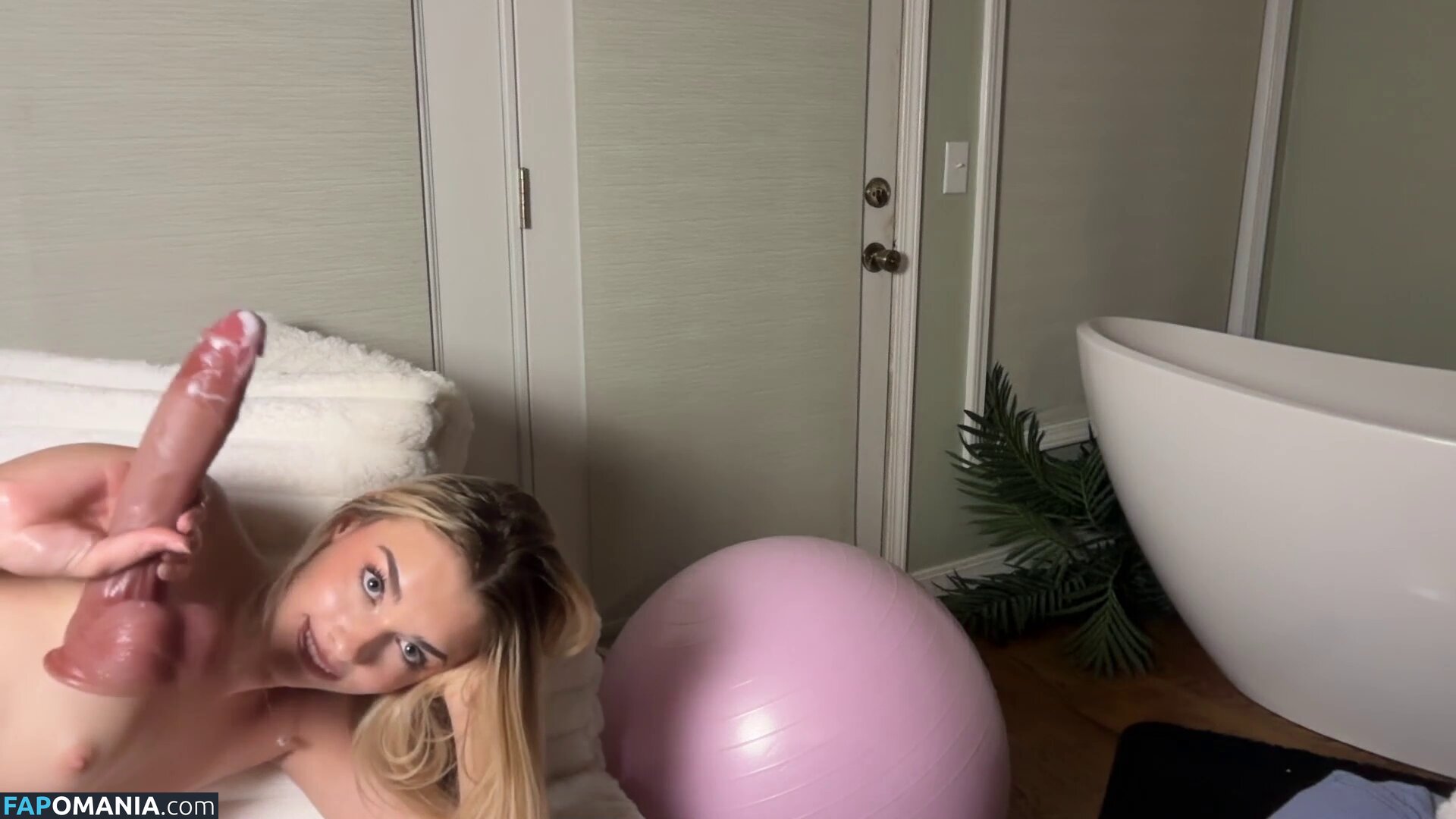 Ella Lowe / ellalowe Naakt OnlyFans  Gelekte foto #2
