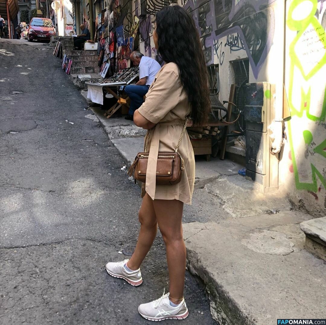 Elwa Saleh Naakt OnlyFans  Gelekte foto #9