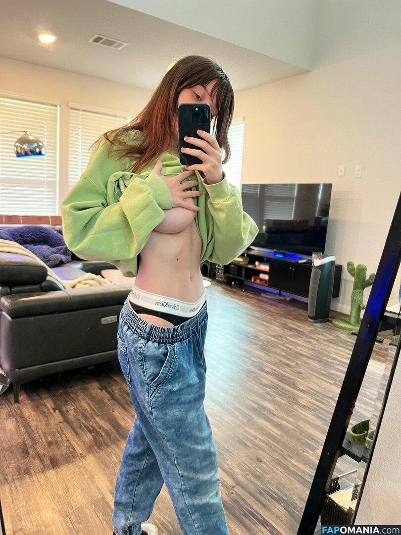 Emilia / Emmadorable / Emmia / emiliaaa Naakt OnlyFans  Gelekte foto #1