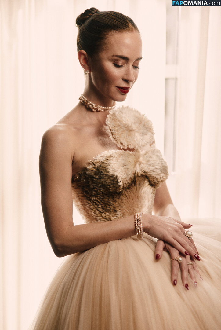 Emily Blunt / _emily_blunt_ / twogirlsoneblunt Naakt OnlyFans  Gelekte foto #459