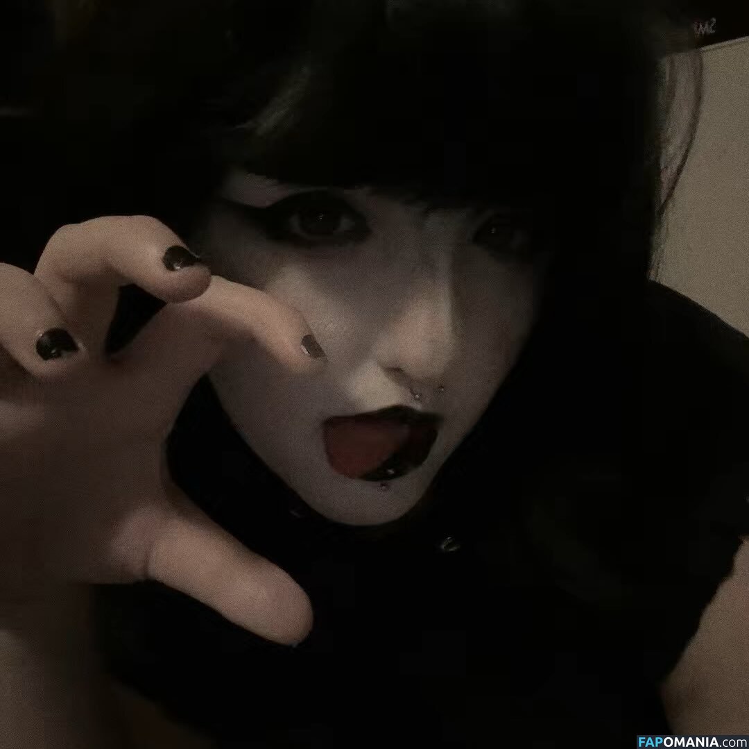Myka / floral.and.fading._ / lets.cheers.t0.this Naakt OnlyFans  Gelekte foto #1
