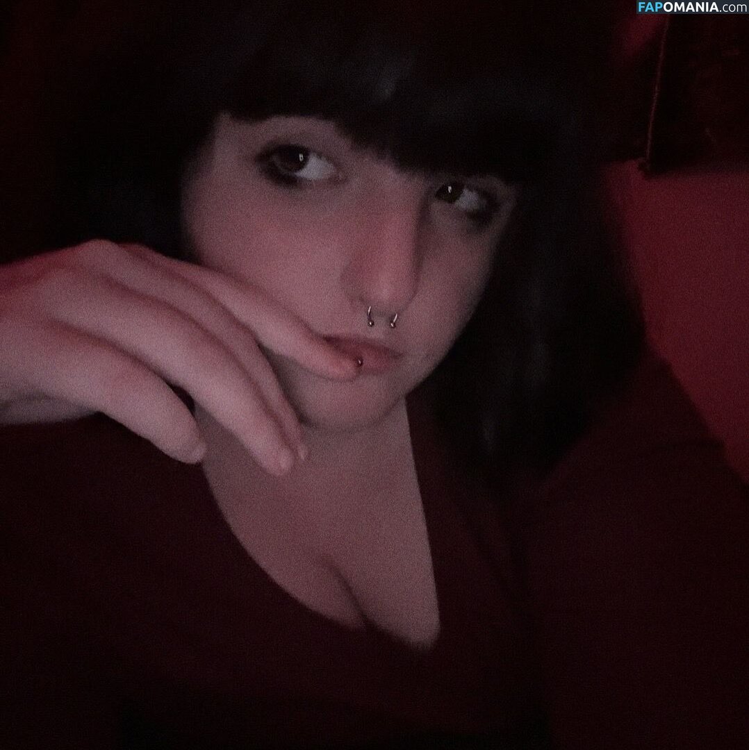 Myka / floral.and.fading._ / lets.cheers.t0.this Naakt OnlyFans  Gelekte foto #2