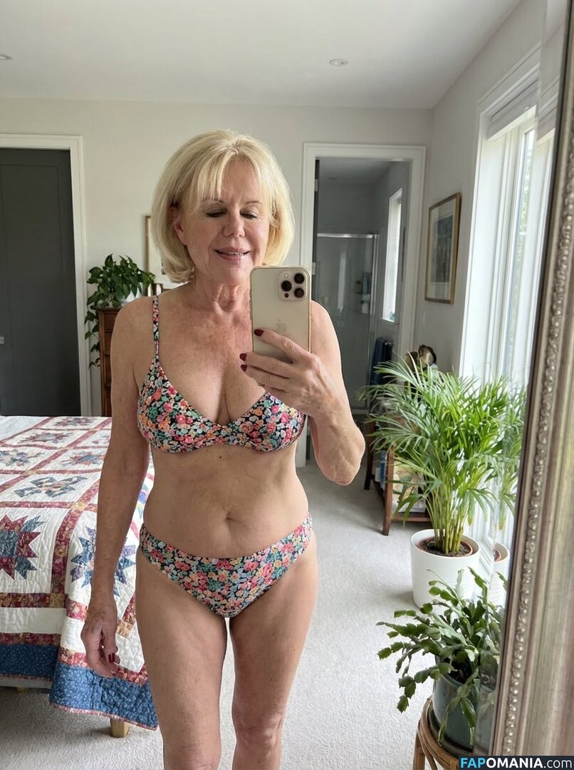 GrannyKatheryn / grandmakathryyn / grannykathryn / https: / yourgrannykat Naakt OnlyFans  Gelekte foto #1