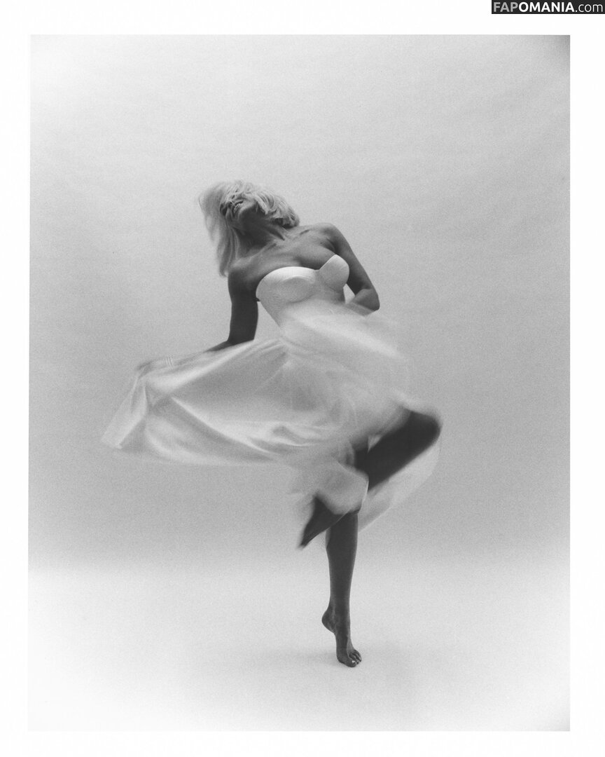 Hannah Waddingham / hannah_waddingham Naakt OnlyFans  Gelekte foto #3