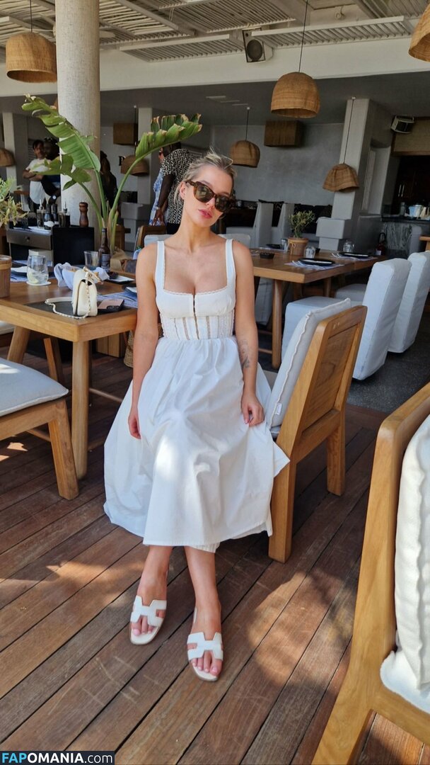 Helen Flanagan Naakt Gelekte foto #16