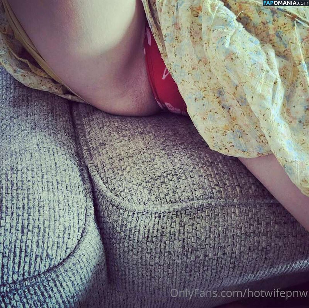 Hotwife J / hotwife_J / hotwifepnw / https: Naakt OnlyFans  Gelekte foto #4