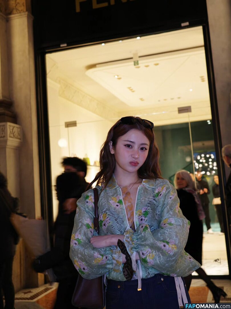 Huh Yunjin 허윤진 / LESSERAFIM / yunjin_lesserafims Naakt OnlyFans  Gelekte foto #32