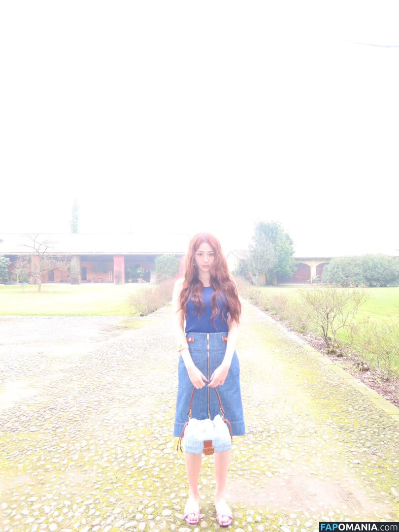 Huh Yunjin 허윤진 / LESSERAFIM / jenaissante Naakt OnlyFans  Gelekte foto #87