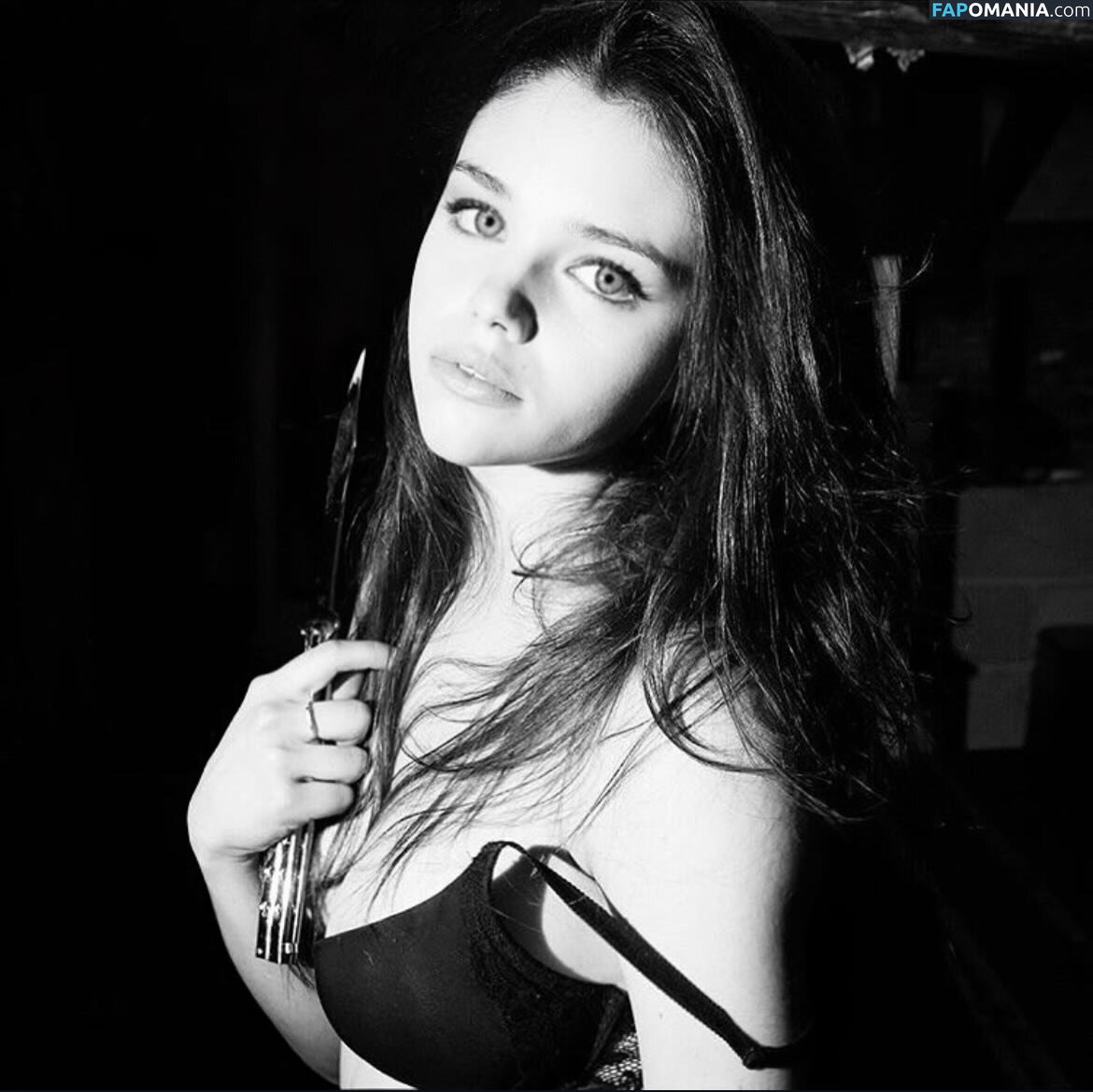 India Eisley / https: / indiaeisley Naakt OnlyFans  Gelekte foto #2