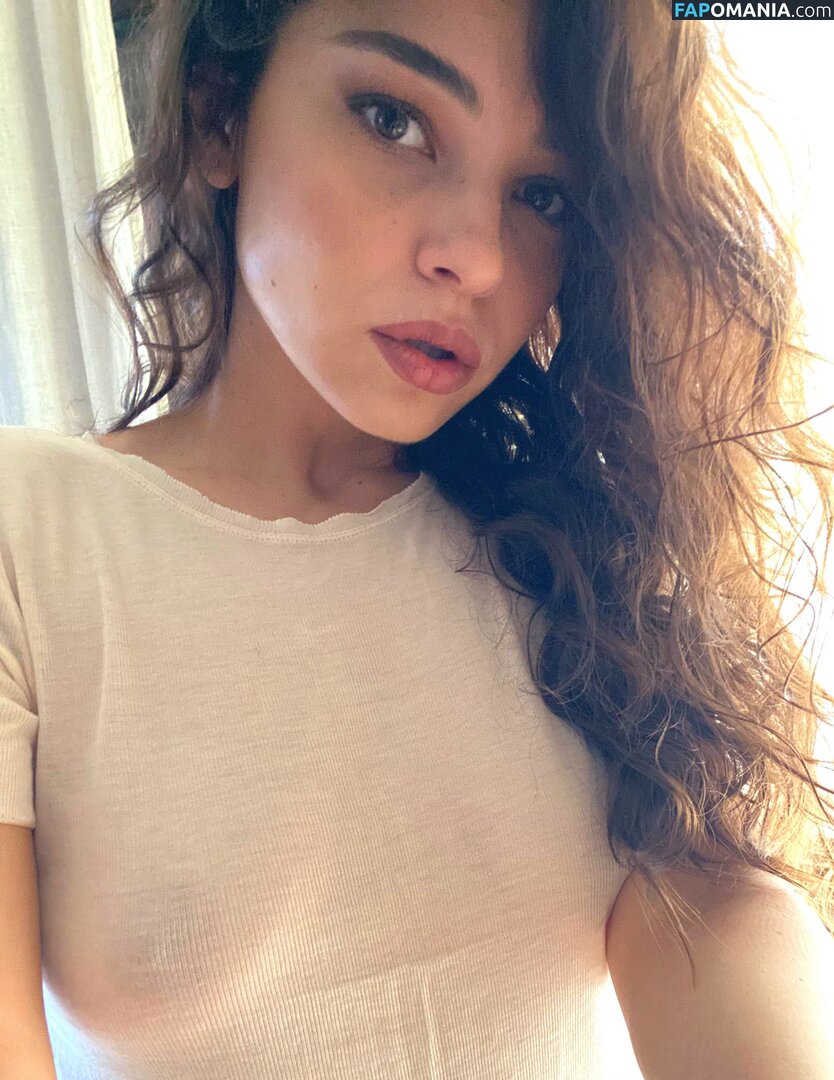 Eirenebelle / Irene Apostu / Irenebelle Naakt OnlyFans  Gelekte foto #1