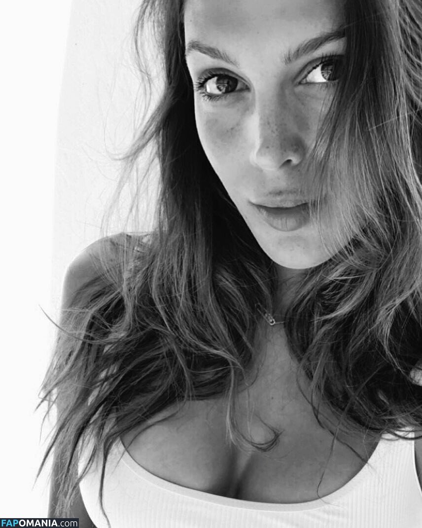Iris Mittenaere / irismittenaere / summerxiris Naakt OnlyFans  Gelekte foto #36