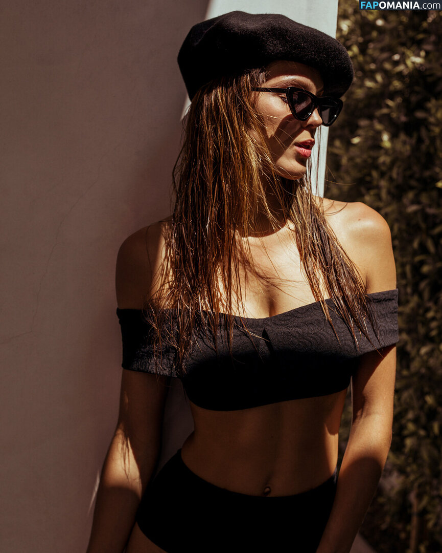 Iris Mittenaere / irismittenaere / summerxiris Naakt OnlyFans  Gelekte foto #39