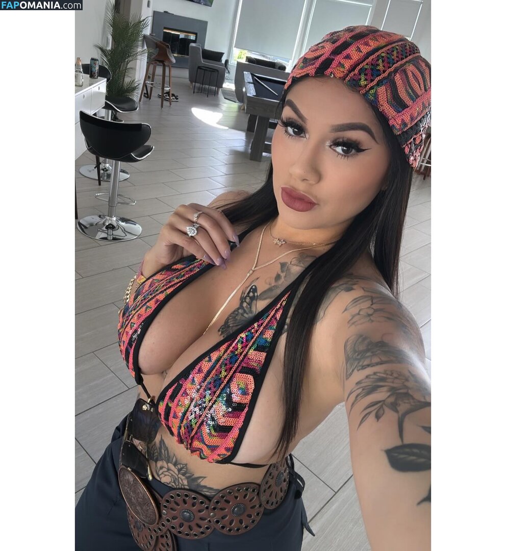 Jessica Elliott / Jessica Estrada / https: / jesslilyelliott / pinky_von_tease / pinkyvont Naakt OnlyFans  Gelekte foto #1