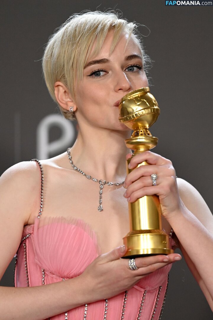 Julia Garner / juliagarnerofficial / ztyg_29 Naakt OnlyFans  Gelekte foto #2