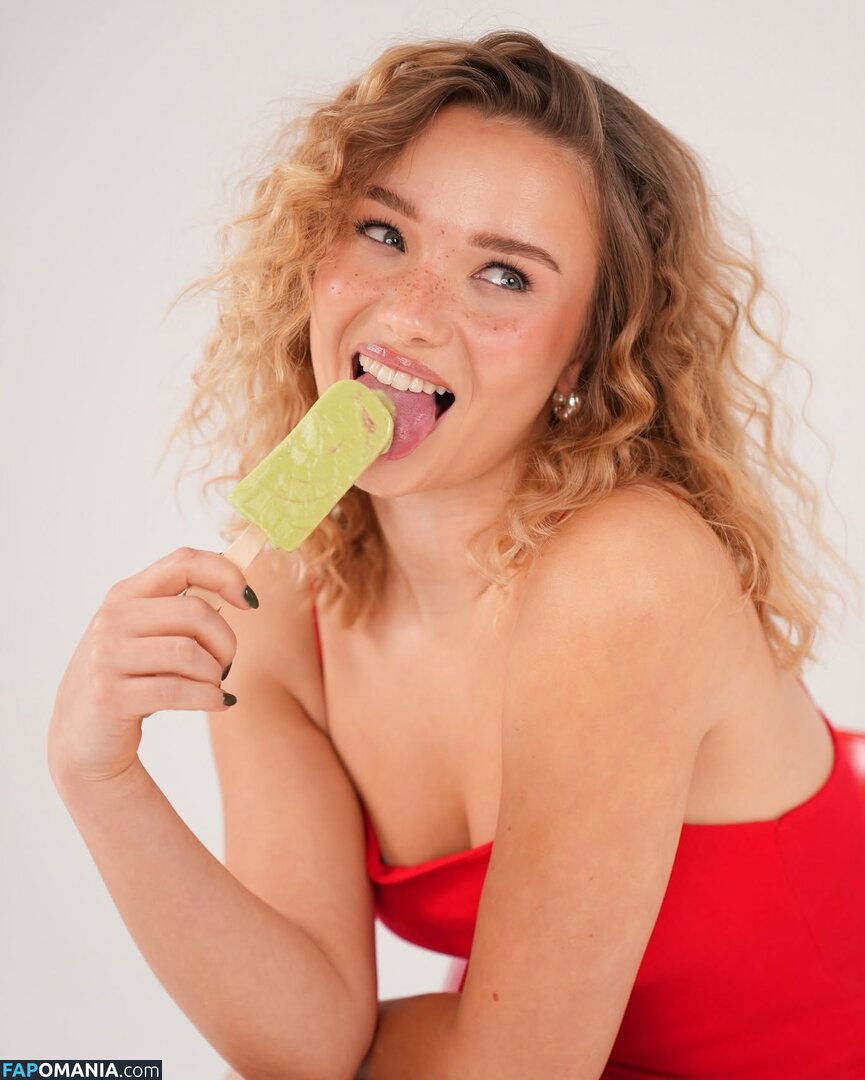 Julia Beautx / Julia Willecke / https: / juliabeautx Naakt OnlyFans  Gelekte foto #3