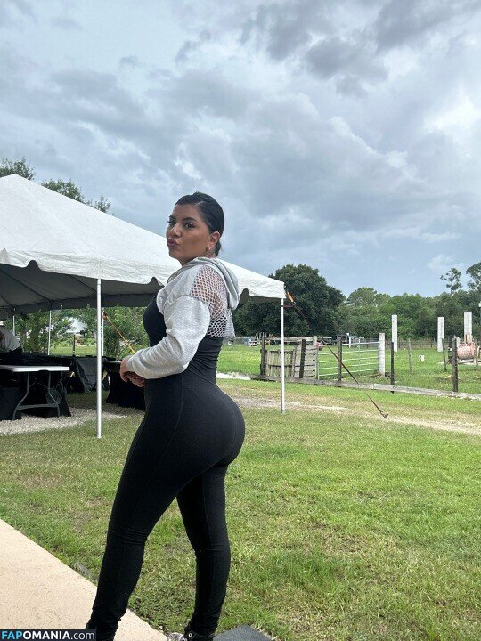 Juliabadbutt Naakt OnlyFans  Gelekte foto #1