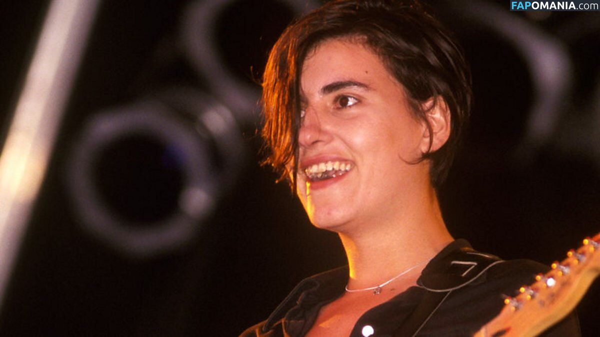 Justine Frischmann Naakt OnlyFans  Gelekte foto #3