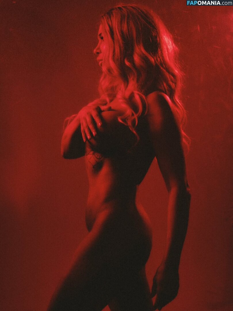 Karina Zvereva / karinazvereva Naakt OnlyFans  Gelekte foto #1
