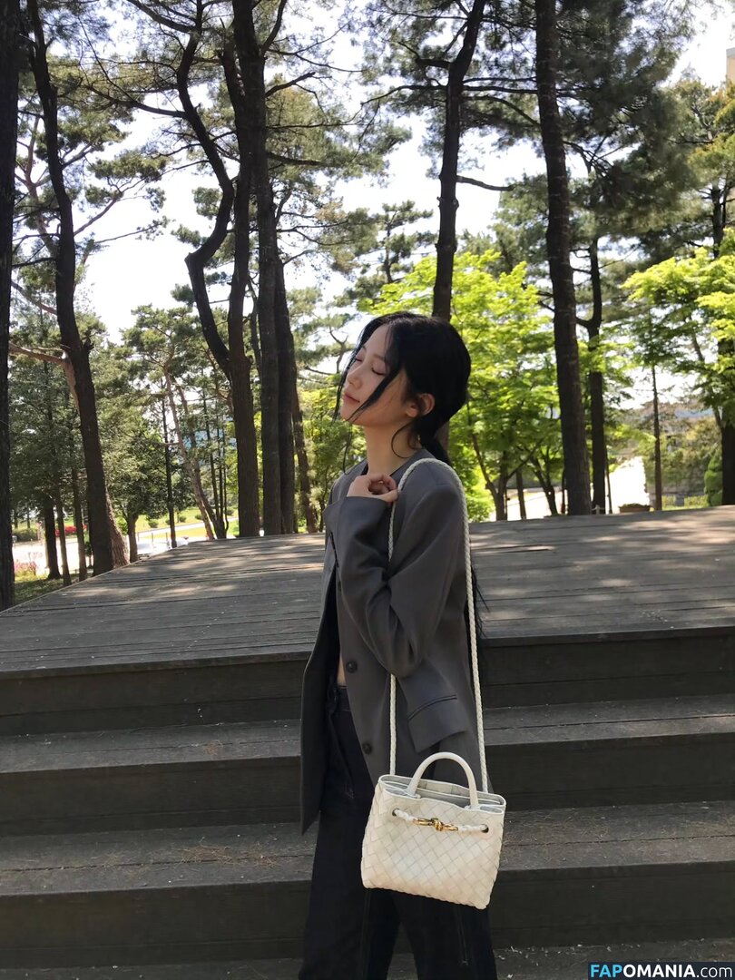 Kazuha Nakamura 中村 一葉 / LESSERAFIM / zuhazana Naakt OnlyFans  Gelekte foto #1