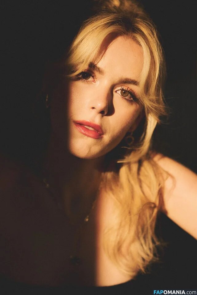 AdventuresSabrina / Kiernan Shipka / kiernanshipka Naakt OnlyFans  Gelekte foto #21
