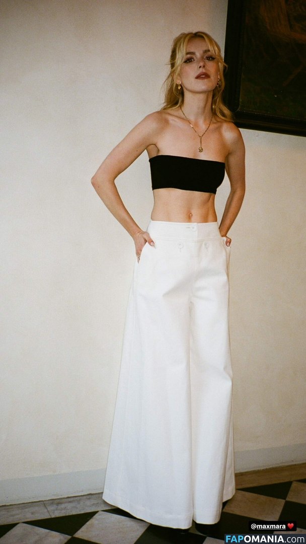 AdventuresSabrina / Kiernan Shipka / kiernanshipka Naakt OnlyFans  Gelekte foto #86