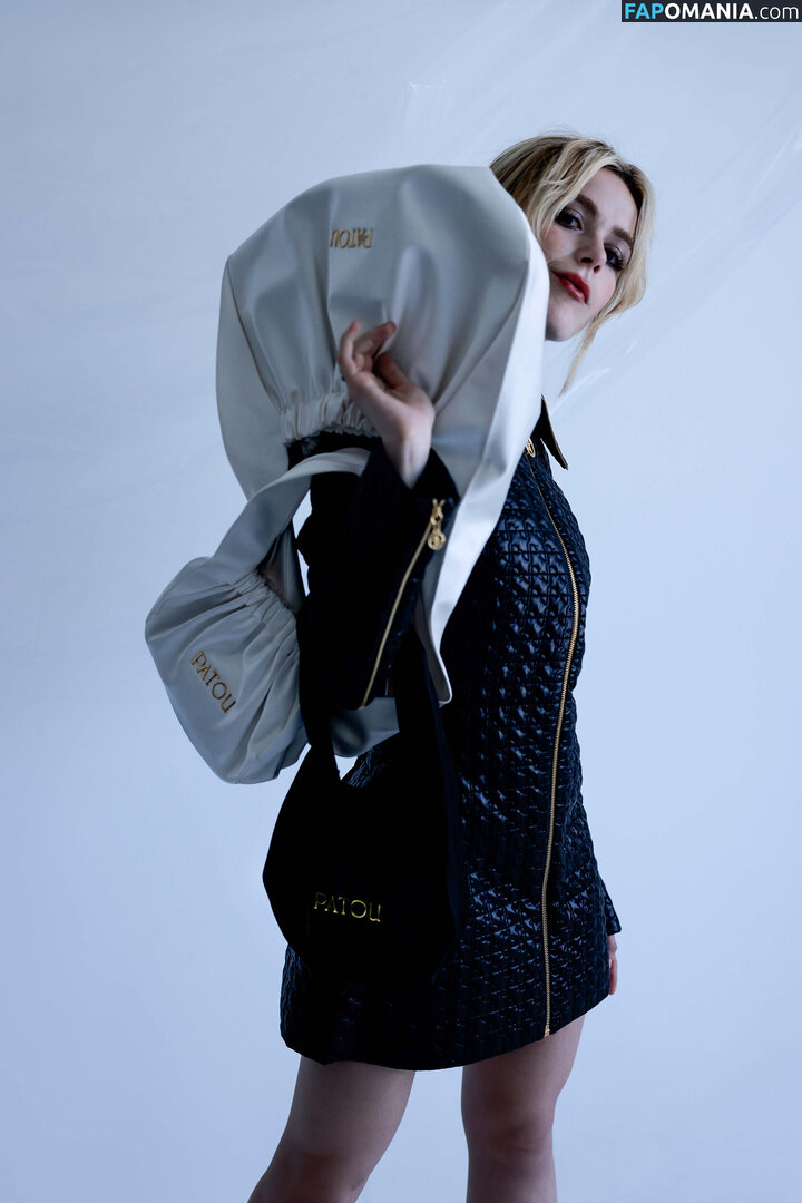 AdventuresSabrina / Kiernan Shipka / kiernanshipka Naakt OnlyFans  Gelekte foto #1532