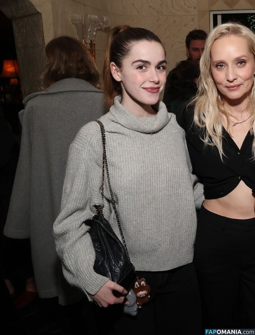 AdventuresSabrina / Kiernan Shipka / kiernanshipka Naakt OnlyFans  Gelekte foto #1551
