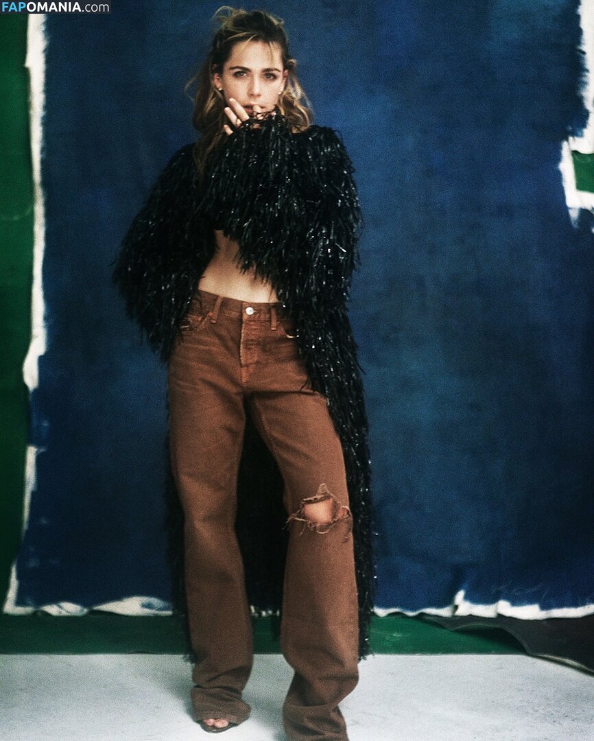 AdventuresSabrina / Kiernan Shipka / kiernanshipka Naakt OnlyFans  Gelekte foto #1554