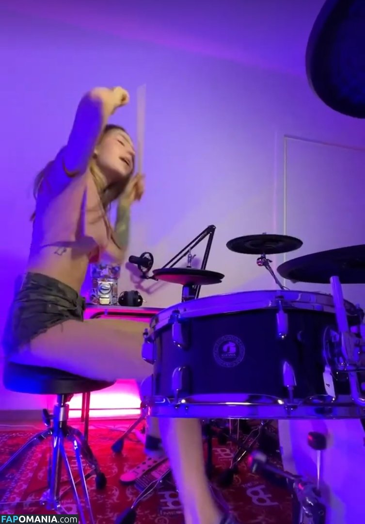 Kriss Drummer / Kristina Rybalchenko / kriss_drummer / user Naakt OnlyFans  Gelekte foto #12