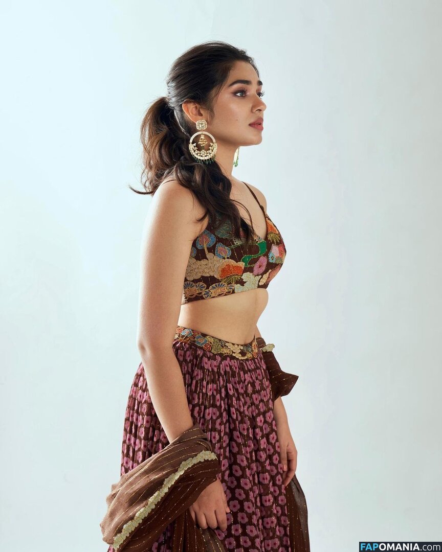 Krithi Shetty Naakt OnlyFans  Gelekte foto #3