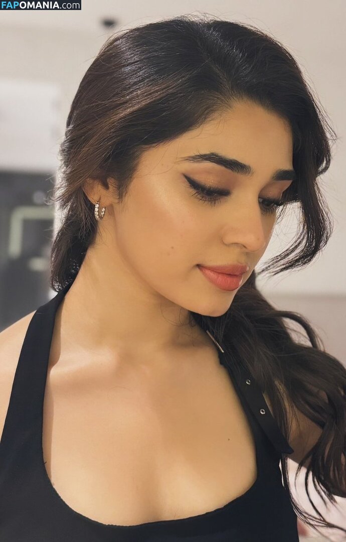 Krithi Shetty Naakt OnlyFans  Gelekte foto #5