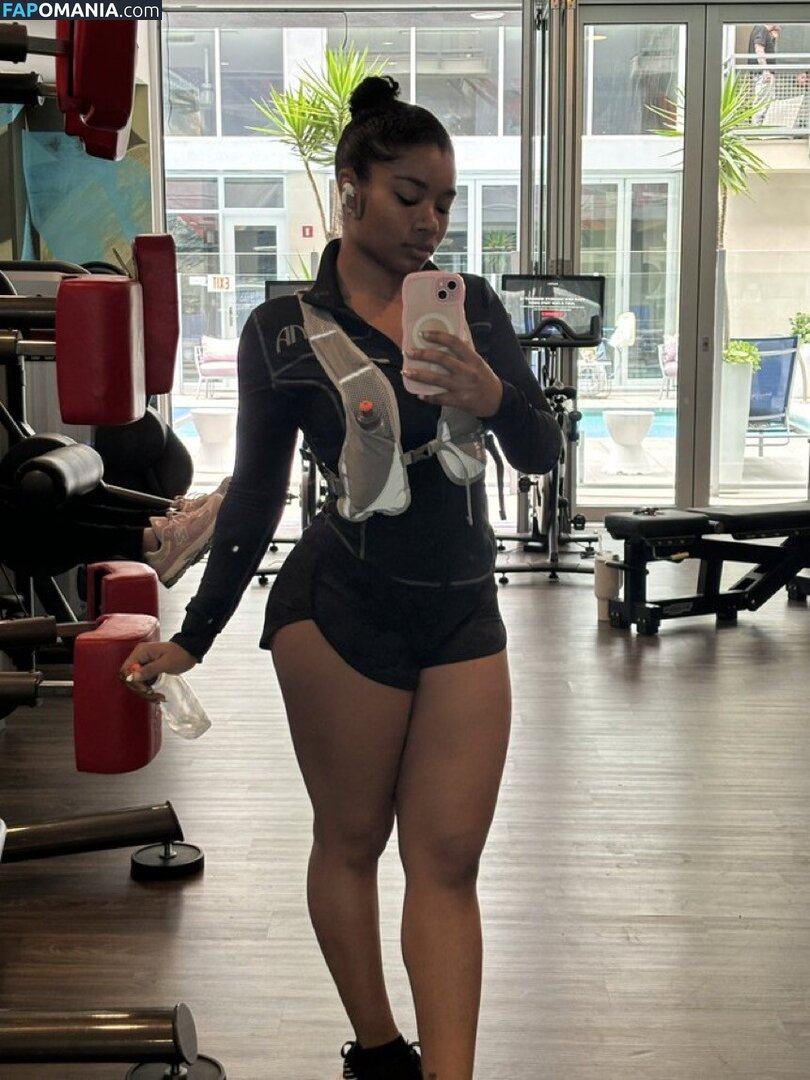 Kyylareneee / kurlykyy / kurrlyyy / kyylarenee Naakt OnlyFans  Gelekte foto #15