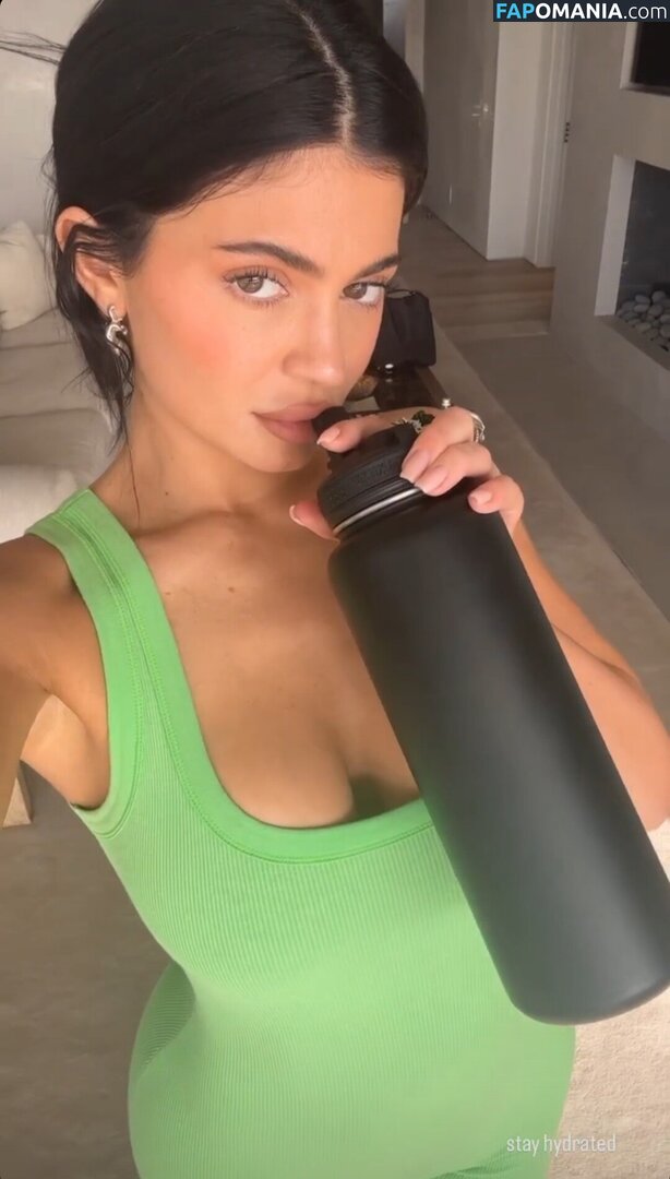 Kylie Jenner / kyliejenner / kyliejenner.2 Naakt OnlyFans  Gelekte foto #30