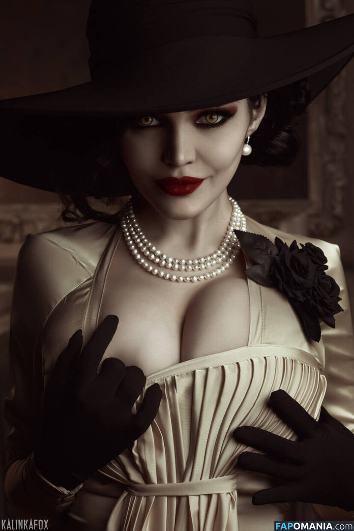 Alcina Dimitrescu and Bela Dimitrescu / Cassandra Dimitrescu / Daniela Dimitrescu / Lady Dimitrescu / ladydumitrescu Naakt OnlyFans  Gelekte foto #3