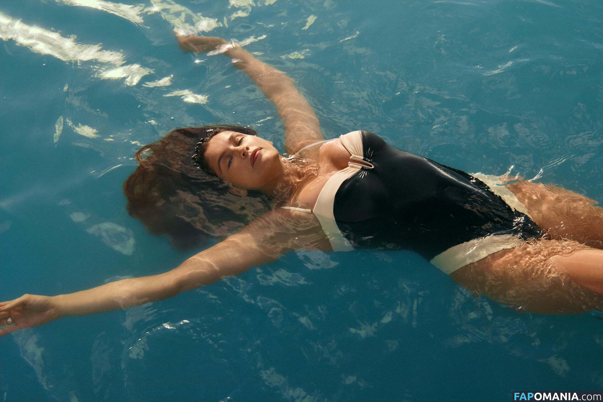 Laetitia Casta / laetitiacasta Naakt OnlyFans  Gelekte foto #2