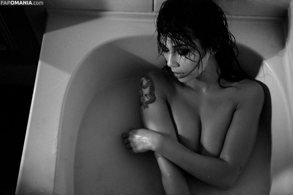 Lexa Doig Naakt OnlyFans  Gelekte foto #4