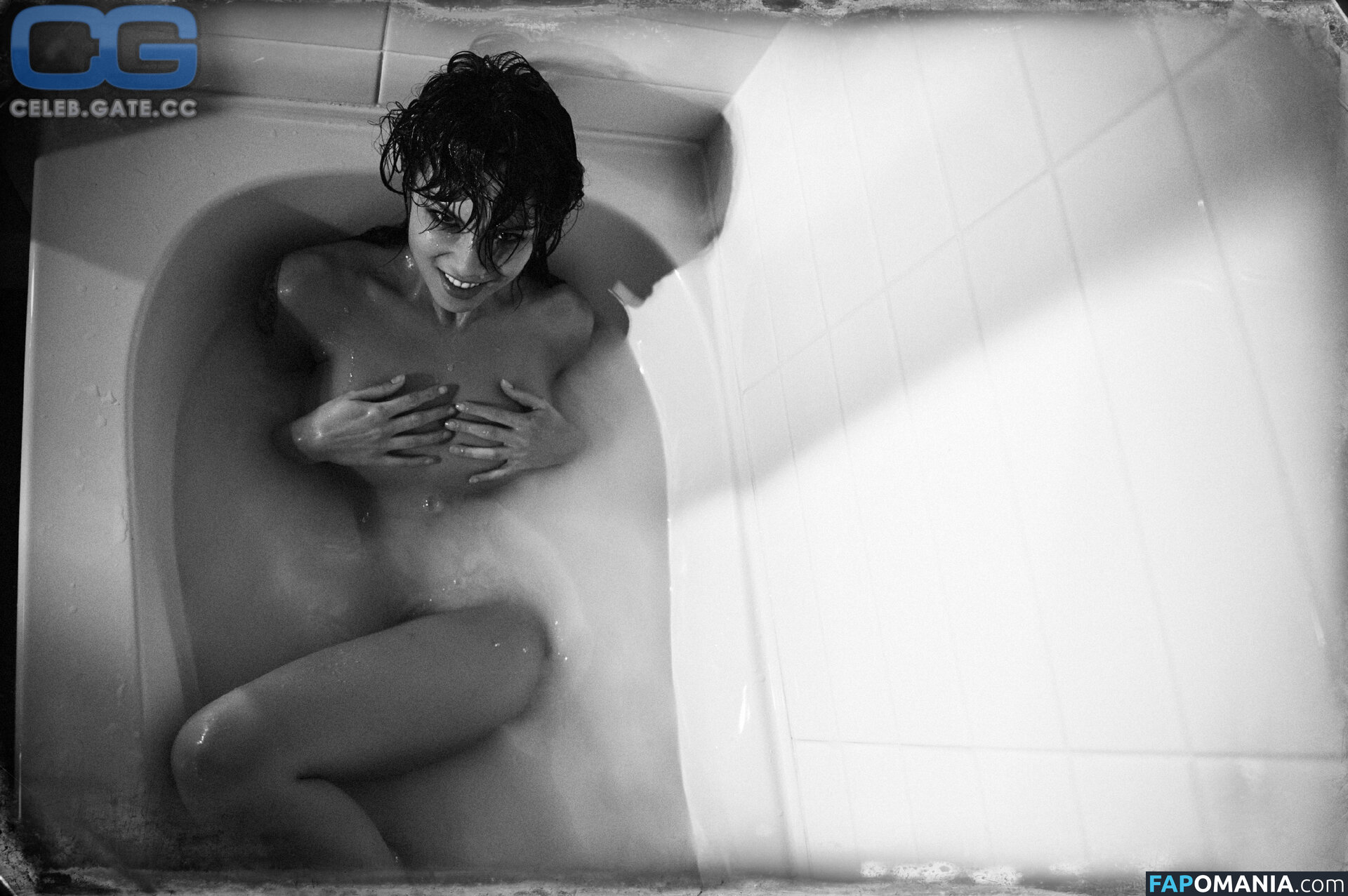 Lexa Doig Naakt OnlyFans  Gelekte foto #7