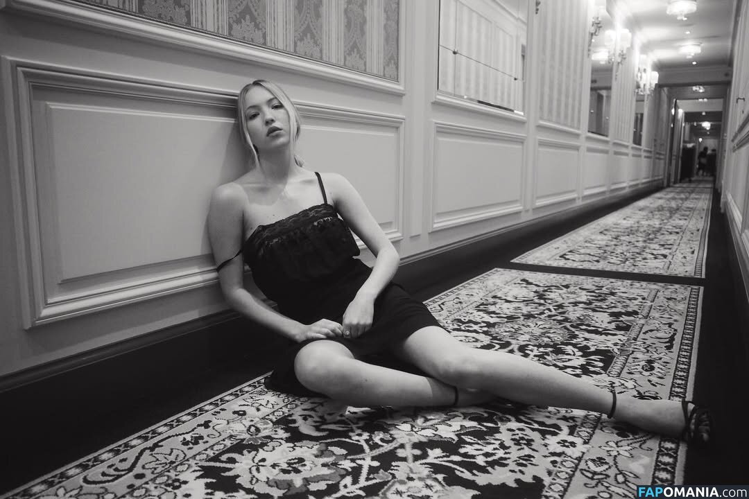 Lila Grace Moss Hack / https: Naakt OnlyFans  Gelekte foto #8