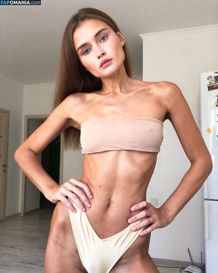 Lola Dikova / loladikovaa Naakt OnlyFans  Gelekte foto #6