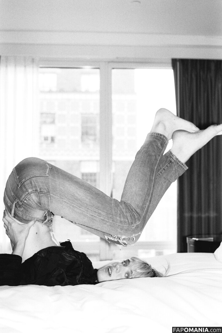 Mackenzie Davis Naakt OnlyFans  Gelekte foto #8