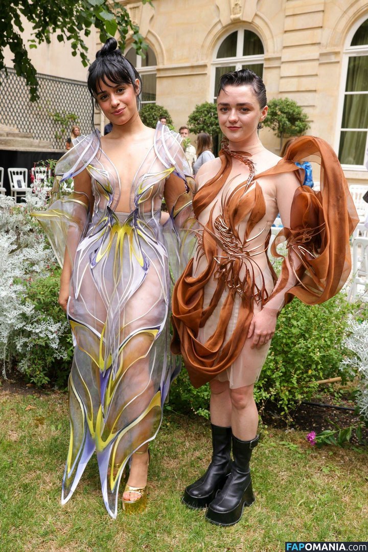 Maisie Williams Naakt Gelekte foto #21