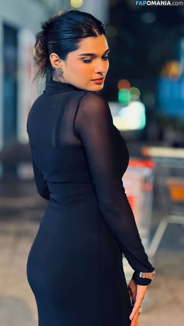 Mansi Suravase Naakt OnlyFans  Gelekte foto #2