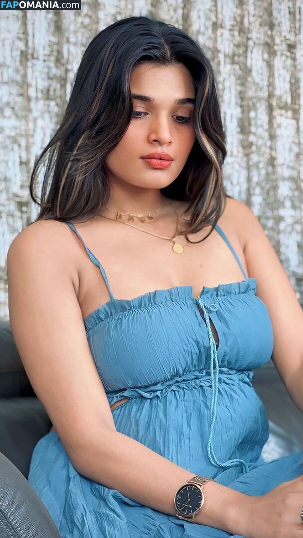 Mansi Suravase Naakt OnlyFans  Gelekte foto #3