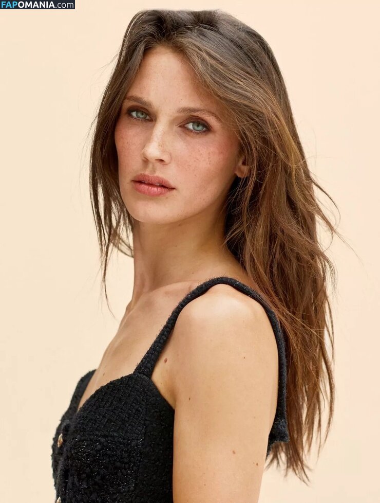 Marine Vacth / https: / marine_vacth / marinvacth Naakt OnlyFans  Gelekte foto #5