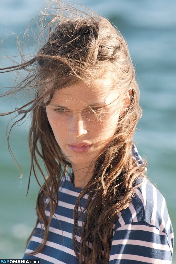 Marine Vacth / https: / marine_vacth / marinvacth Naakt OnlyFans  Gelekte foto #8
